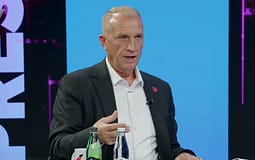 Komandanti Latif Gashi rrëfen arrestimin e tij: Shqiptari i parë që akuzohet për krime lufte, për shërbimin ndaj vendit Komandanti Latif Gashi rrëfen arrestimin e tij: Shqiptari i parë që akuzohet për krime lufte, për shërbimin ndaj vendit