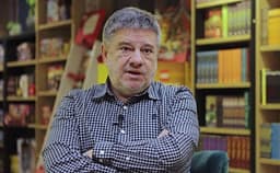 A ka orë më cinike? – Bota Serbe nderon gjenocidalin Mladic, luftëtarët e lirisë e aleatët e NATO’së po kriminalizohen A ka orë më cinike? – Bota Serbe nderon gjenocidalin Mladic, luftëtarët e lirisë e aleatët e NATO’së po kriminalizohen