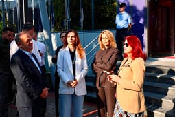 Hoxha: Do ta ndalojmë Kurtin të hyjë në zyrën e kryeministrit – paralajmëron sërish letër për thirrjen e seancës konstituive Hoxha: Do ta ndalojmë Kurtin të hyjë në zyrën e kryeministrit – paralajmëron sërish letër për thirrjen e seancës konstituive