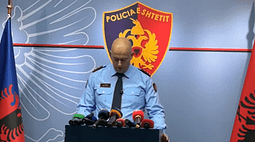 Pesë të arrestuar pas konfliktit në Radhimë, dyshohet se pronarit të hotelit iu kërkuan 5 milionë euro Pesë të arrestuar pas konfliktit në Radhimë, dyshohet se pronarit të hotelit iu kërkuan 5 milionë euro