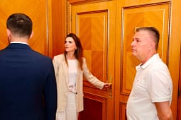 Çitaku: Dyert e Kuvendit të mbyllura për deputetët, Republika peng i Albin Kurtit Çitaku: Dyert e Kuvendit të mbyllura për deputetët, Republika peng i Albin Kurtit