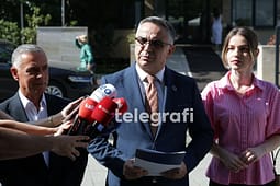 “Nuk mundesh të shkosh në Kuvend si deputet e mandej si ministër në detyrë”, Tahiri dorëzon kallëzim penal ndaj Qeverisë në detyrë “Nuk mundesh të shkosh në Kuvend si deputet e mandej si ministër në detyrë”, Tahiri dorëzon kallëzim penal ndaj Qeverisë në detyrë