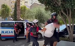 U kapën me 80 kg drogë në vlerë 1 milion euro – tre kosovarët e arrestuar në Durrës janë nga Gjakova U kapën me 80 kg drogë në vlerë 1 milion euro – tre kosovarët e arrestuar në Durrës janë nga Gjakova