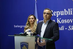 PDK e Aleanca kritikojnë LVV-në për zvarritjen e konstituimit, përmendet 27 dhjetori si “datë e zgjedhjeve” PDK e Aleanca kritikojnë LVV-në për zvarritjen e konstituimit, përmendet 27 dhjetori si “datë e zgjedhjeve”