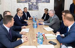 Schuebel takon kryetarët e katër komunave në veri, diskutojnë sfidat dhe bashkëpunimin institucional Schuebel takon kryetarët e katër komunave në veri, diskutojnë sfidat dhe bashkëpunimin institucional