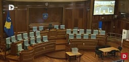 Muhaxhiri për situatën politike: Kjo është bllokada më e rrezikshme që nga viti ’99 Muhaxhiri për situatën politike: Kjo është bllokada më e rrezikshme që nga viti ’99