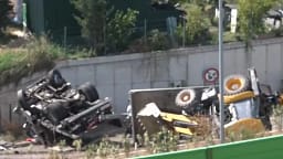 Aksident i rëndë në Unazën e Madhe në Tiranë, përmbyset kamioni dhe karrotreci – lëndohet një person Aksident i rëndë në Unazën e Madhe në Tiranë, përmbyset kamioni dhe karrotreci – lëndohet një person