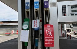 Vala e re e mungesës së karburanteve zemëron shoferët rusë Vala e re e mungesës së karburanteve zemëron shoferët rusë