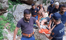 Kishin mbetur të bllokuar në Kanionet e Gjipesë në Shqipëri, dalin detajet se si u nxorën dy turistët Kishin mbetur të bllokuar në Kanionet e Gjipesë në Shqipëri, dalin detajet se si u nxorën dy turistët