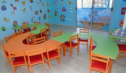 Dyshohet se mori djalin nga kopshti pa dijeninë e bashkëshortes në Gjakovë dhe doli jashtë Kosovës Dyshohet se mori djalin nga kopshti pa dijeninë e bashkëshortes në Gjakovë dhe doli jashtë Kosovës
