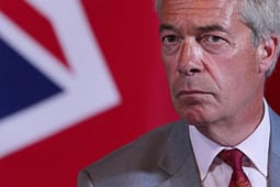 Nigel Farage rikthehet në Parlament, fiton zgjedhjet e pjesshme Nigel Farage rikthehet në Parlament, fiton zgjedhjet e pjesshme