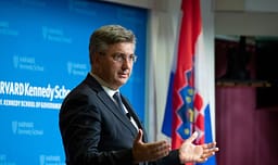 Kryeministri kroat: Nëse Serbia organizon një funeral për Mladiqin, do t’ia mbyllë vetes dyert në Bashkimin Evropian Kryeministri kroat: Nëse Serbia organizon një funeral për Mladiqin, do t’ia mbyllë vetes dyert në Bashkimin Evropian