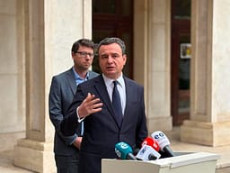 Çeshtja e Presidentit, Kurti: Jam i gatshëm t’i takoj edhe liderët e PDK-së dhe AleancësÇeshtja e Presidentit, Kurti: Çeshtja e Presidentit, Kurti: Jam i gatshëm t’i takoj edhe liderët e PDK-së dhe AleancësÇeshtja e Presidentit, Kurti: