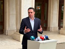Takimi me Kurtin, Abdixhiku: U pajtuam në parim për profilin e presidentit të ardhshëm Takimi me Kurtin, Abdixhiku: U pajtuam në parim për profilin e presidentit të ardhshëm