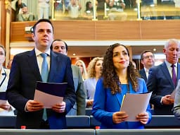 Osmani pas betimit si deputete: Po rikthehemi te tempulli i demokracisë dhe përgjegjësia për t’i shërbyer Kosovës Osmani pas betimit si deputete: Po rikthehemi te tempulli i demokracisë dhe përgjegjësia për t’i shërbyer Kosovës