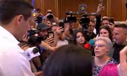 Gruda debaton me deputetet e VV gjatë përplasjeve, Gërvalla: Kemi afat deri më 6 shtator për konstituimin e Kuvendit Gruda debaton me deputetet e VV gjatë përplasjeve, Gërvalla: Kemi afat deri më 6 shtator për konstituimin e Kuvendit