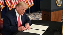Trump nënshkruan urdhrin ekzekutiv – s’ka shtetësi amerikane përmes lindjes së fëmijëve Trump nënshkruan urdhrin ekzekutiv – s’ka shtetësi amerikane përmes lindjes së fëmijëve