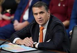 Ish-avokati i Trumpit, Todd Blanche, konfirmohet si Prokuror i Përgjithshëm i SHBA-së Ish-avokati i Trumpit, Todd Blanche, konfirmohet si Prokuror i Përgjithshëm i SHBA-së