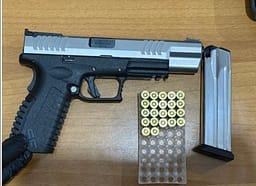 Arrestohen dy persona për të shtëna me armë në një aheng familjar në Kaçanik Arrestohen dy persona për të shtëna me armë në një aheng familjar në Kaçanik