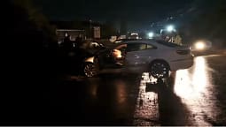 Aksidentohen 3 automjete në Fushë-Krujë, një i vdekur, dy në gjendje të rëndë Aksidentohen 3 automjete në Fushë-Krujë, një i vdekur, dy në gjendje të rëndë