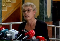 Gërvalla thotë se opozita s’po di çka po do, freskimin me ujë e quan të mirëseardhur: Ishte nxehtë Gërvalla thotë se opozita s’po di çka po do, freskimin me ujë e quan të mirëseardhur: Ishte nxehtë