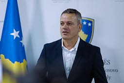“Mik”, “s’është pak të jetë zëvendës i imi”, Gashi thotë se Kurti e talli Abdixhikun: Ka qëllim ta nxisë LDK’në… “Mik”, “s’është pak të jetë zëvendës i imi”, Gashi thotë se Kurti e talli Abdixhikun: Ka qëllim ta nxisë LDK’në…
