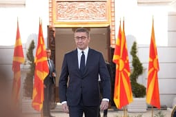 Mickoski: Le të jemi brezi që do ta çojë vendin në BE, por nuk ka kompromise për identitetin, gjuhën dhe kulturën Mickoski: Le të jemi brezi që do ta çojë vendin në BE, por nuk ka kompromise për identitetin, gjuhën dhe kulturën