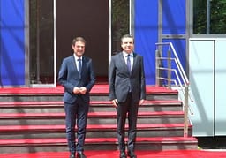 Kurti takon ministrin e jashtëm të Shqipërisë Kurti takon ministrin e jashtëm të Shqipërisë
