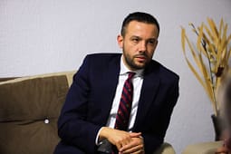 Tahiri thotë se partitë e kanë mundësinë e mirë që pas 16 shtatorit ta japin mbështetjen për Hashim Thaçin President Tahiri thotë se partitë e kanë mundësinë e mirë që pas 16 shtatorit ta japin mbështetjen për Hashim Thaçin President