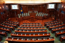 Kuvendi voton të hënën deklaratën për Specialen, në rend dite edhe zgjedhja e nënkryetarit Kuvendi voton të hënën deklaratën për Specialen, në rend dite edhe zgjedhja e nënkryetarit