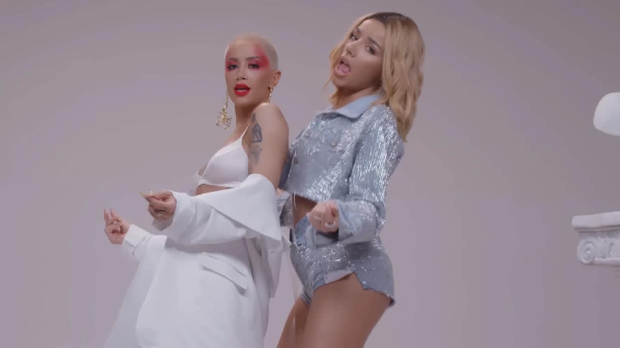 Kanë bashkë një duet të suksesshëm, Tayna thotë se nuk flet dhe nuk ka shoqëri më me Dafina Zeqirin Kanë bashkë një duet të suksesshëm, Tayna thotë se nuk flet dhe nuk ka shoqëri më me Dafina Zeqirin