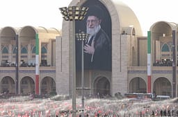 Thirrje për vrasjen e Trumpit në funeralin e Khameneit në Teheran Thirrje për vrasjen e Trumpit në funeralin e Khameneit në Teheran