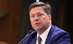 Mes debateve në Senat, Jay Clayton betohet si Drejtor i Inteligjencës Kombëtare të SHBA-së Mes debateve në Senat, Jay Clayton betohet si Drejtor i Inteligjencës Kombëtare të SHBA-së
