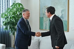 Kurti takon ambasadorin e ri jo-rezident të Australisë Kurti takon ambasadorin e ri jo-rezident të Australisë