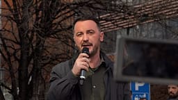 Molliqaj paralajmëron protesta: Autoritarët luftohen, autoritarët largohen Molliqaj paralajmëron protesta: Autoritarët luftohen, autoritarët largohen