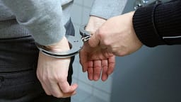 Kërkohej me urdhërarrest ndërkombëtar, arrestohet një shtetas i huaj- Policia konfiskon telefona, kartela bankare e llaptopa Kërkohej me urdhërarrest ndërkombëtar, arrestohet një shtetas i huaj- Policia konfiskon telefona, kartela bankare e llaptopa