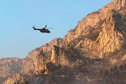 Situata e zjarreve në Shqipëri, 5 vatra ende aktive – operacione intensive në Krujë, ndërhyrje me 4 helikopterë Situata e zjarreve në Shqipëri, 5 vatra ende aktive – operacione intensive në Krujë, ndërhyrje me 4 helikopterë