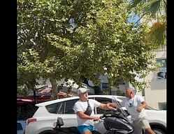 Sherri i korrikut, dalin pamjet kur biznesmeni shqiptar e godet me shuplakë shefin e policisë së Krujës Sherri i korrikut, dalin pamjet kur biznesmeni shqiptar e godet me shuplakë shefin e policisë së Krujës