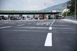 Mbi 29 mijë euro kapen në Vërmicë, rasti hetohet për shpëlarje parash Mbi 29 mijë euro kapen në Vërmicë, rasti hetohet për shpëlarje parash