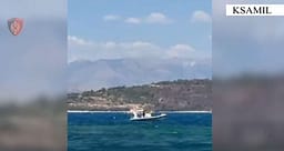 Rrezikoi pushuesit, shoferi i gomones gjobitet me mbi 5 mijë euro në Ksamil Rrezikoi pushuesit, shoferi i gomones gjobitet me mbi 5 mijë euro në Ksamil