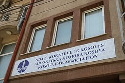 Vendimet e Qeverisë vlerësohen si ndërhyrje në pavarësinë e Odës së Avokatëve Vendimet e Qeverisë vlerësohen si ndërhyrje në pavarësinë e Odës së Avokatëve