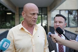 Gani Geci dorëzon kallëzim penal ndaj Albin Kurtit Gani Geci dorëzon kallëzim penal ndaj Albin Kurtit