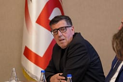 Haziri, Kurtit: Ka me ju dalë tymi, ne e mbajmë fjalën për President, hapi i parë është konstituimi i Kuvendit Haziri, Kurtit: Ka me ju dalë tymi, ne e mbajmë fjalën për President, hapi i parë është konstituimi i Kuvendit