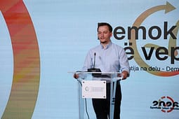 Cakolli: LVV-ja pritet të shkojë në 53 mandate, gara mes PDK-së dhe LDK-së për mandatin e fundit mbetet e hapur Cakolli: LVV-ja pritet të shkojë në 53 mandate, gara mes PDK-së dhe LDK-së për mandatin e fundit mbetet e hapur
