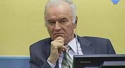 Dëbohen mbështetësit e Mlladiq: Kroacia nxjerr jashtë tre serbë të Bosnjes, nderonin kriminelin Dëbohen mbështetësit e Mlladiq: Kroacia nxjerr jashtë tre serbë të Bosnjes, nderonin kriminelin