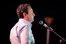 Eksperti britanik: Vetëvendosja vazhdon të dominojë sepse opozita nuk po bind qytetarët për t’i votuar Eksperti britanik: Vetëvendosja vazhdon të dominojë sepse opozita nuk po bind qytetarët për t’i votuar