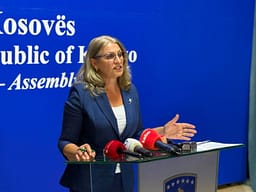 Haxhiu kritikon Qeverinë për vonesën e subvencionimit të teksteve shkollore Haxhiu kritikon Qeverinë për vonesën e subvencionimit të teksteve shkollore