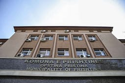Komuna e Prishtinës fton qytetarët në protestë kundër bllokimit të komunave Komuna e Prishtinës fton qytetarët në protestë kundër bllokimit të komunave