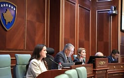 Kritikohet kryesuesi -“Dehari veprime politike, jashtë rregullores” Kritikohet kryesuesi -“Dehari veprime politike, jashtë rregullores”