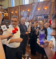“Gjuajtje me ujë, letra, kapje për duarsh”, tensione në Kuvend – deputetët përplasen fizikisht e verbalisht “Gjuajtje me ujë, letra, kapje për duarsh”, tensione në Kuvend – deputetët përplasen fizikisht e verbalisht